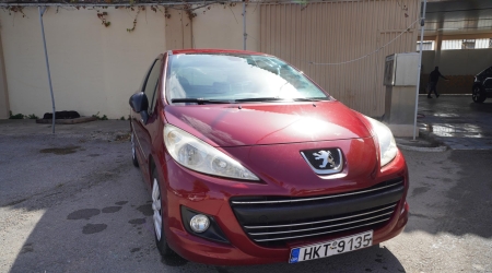 Peugeot 207 red